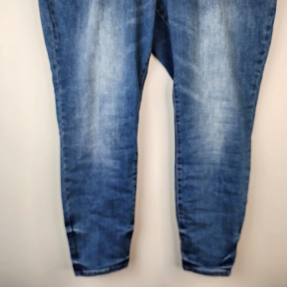 NWT Judy Blue Skinny Fit Jeans 20W Med Blue Mid Rise Stretch Denim Pants - Picture 3 of 10